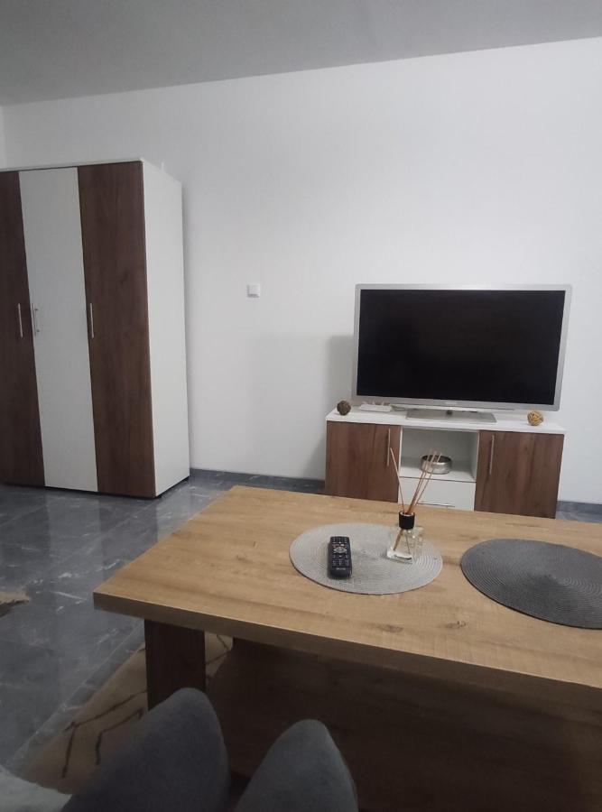 Neer Apartment Zivinice ภายนอก รูปภาพ
