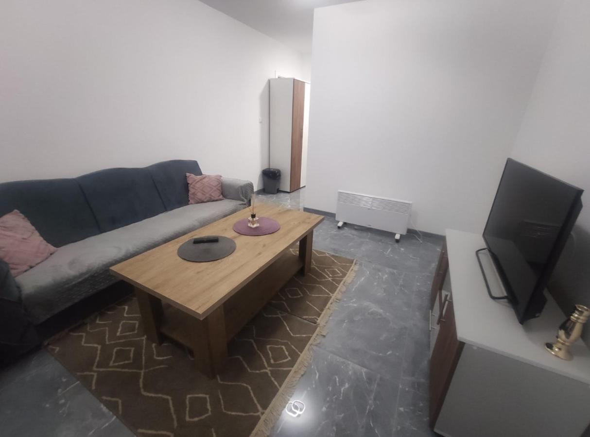 Neer Apartment Zivinice ภายนอก รูปภาพ