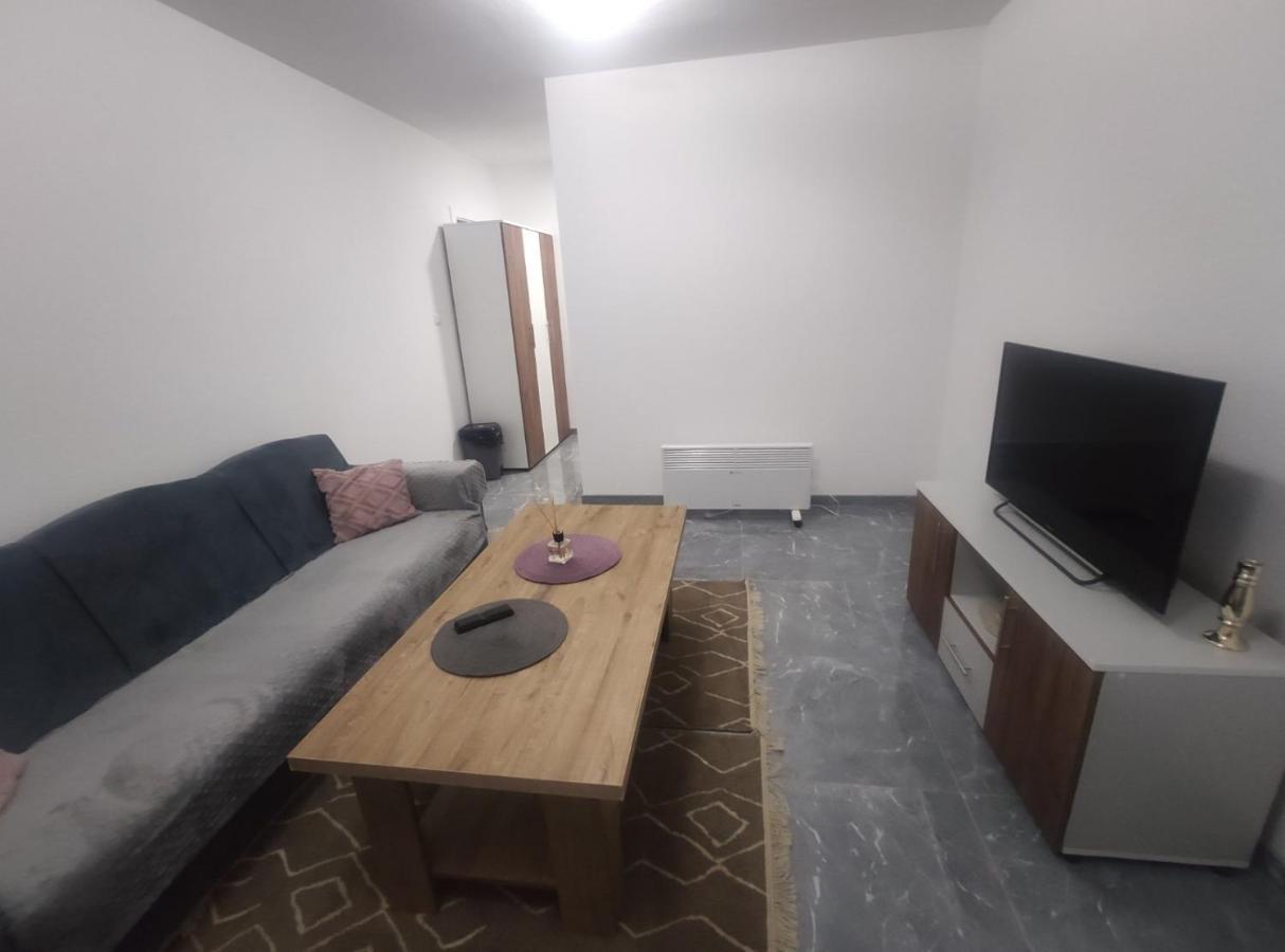 Neer Apartment Zivinice ภายนอก รูปภาพ